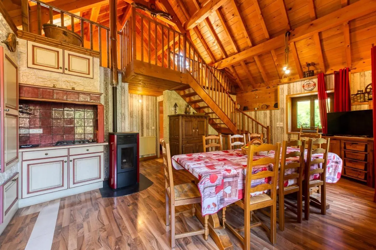 Chalet Villa La Grange de St Même à Saint-Meme d'en Haut